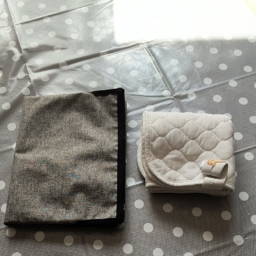 Reversible Baby Changing Pad - Picture 2 of 2